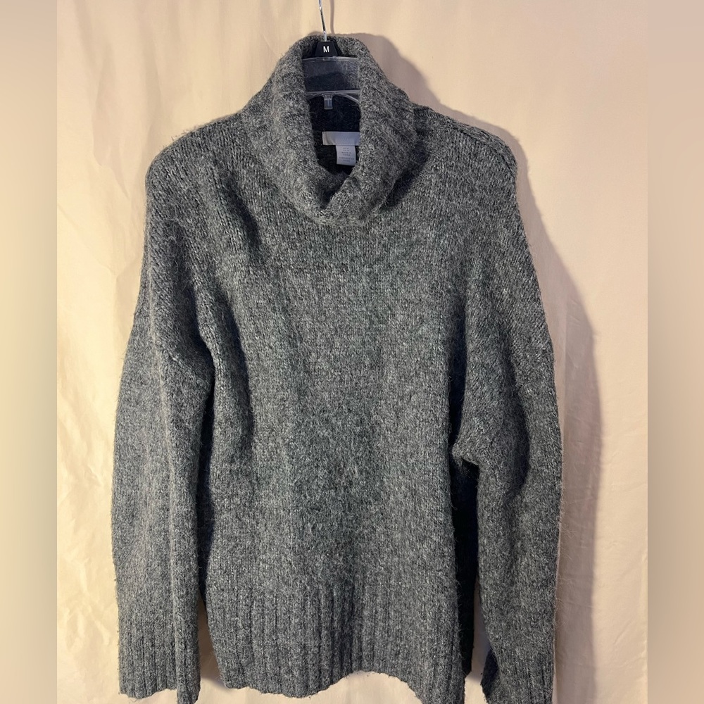 Gray winter sweater. Size S/M